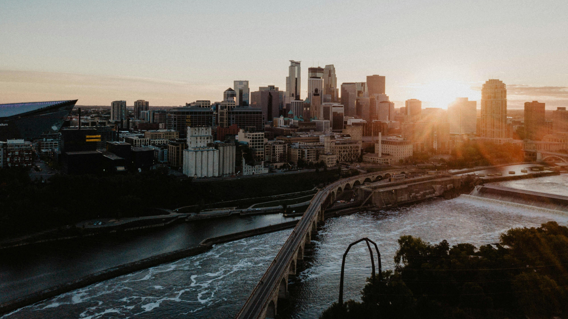 Minneapolis Minnesota skyline representing the active M&A market